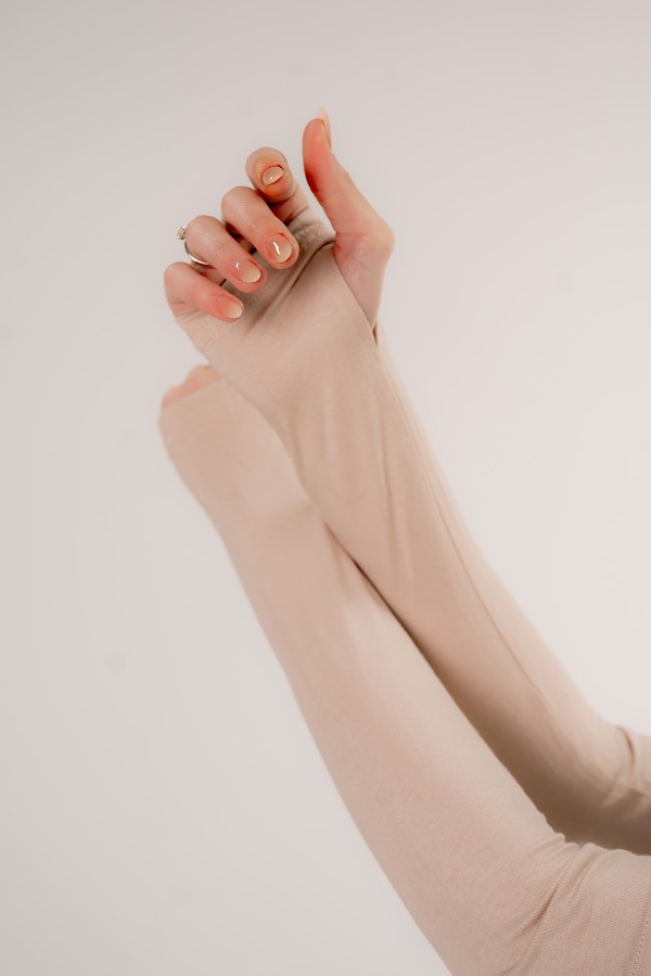 Parmak Geçmeli Bej Rengi Kolluk