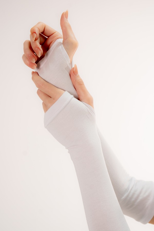 Parmak Geçmeli Beyaz Renk Kolluk