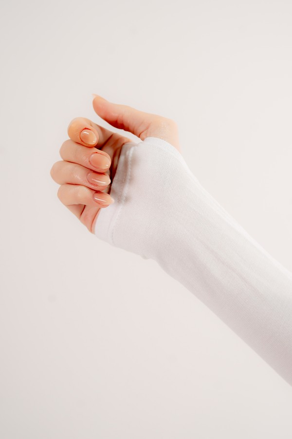 Parmak Geçmeli Beyaz Renk Kolluk